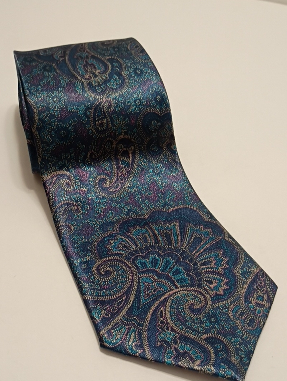 Men's Blue Paisley Silk Tie - Classic Elegant Finish